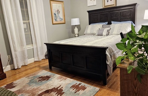 Huntcliff House | Luxury spacious two bedrooms, one bathroom with fast Wi-Fi