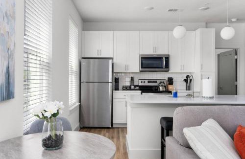 Pflugerville Apartment | Luxury Stay 1B 1B w Gym, Pool, Shops Nearby