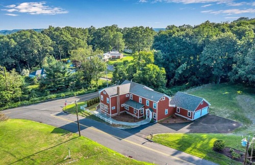 North Haven House | Luxury Stay in an Expansive Historical Home