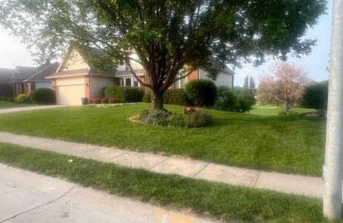 Omaha House | Luxury stay with 4 beds and 3 baths! Walk to golf!