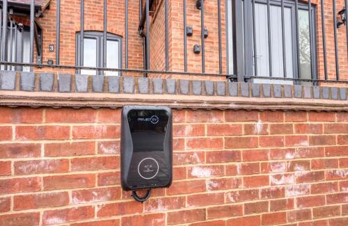 Priors Marston Apartment | Luxury Stockton Studio Rooms, Free WiFi & Parking