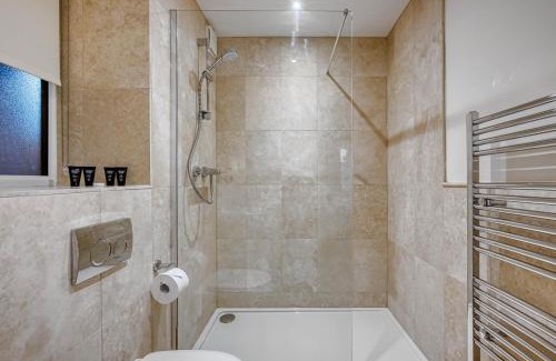 Priors Marston Apartment | Luxury Stockton Studio Rooms, Free WiFi & Parking