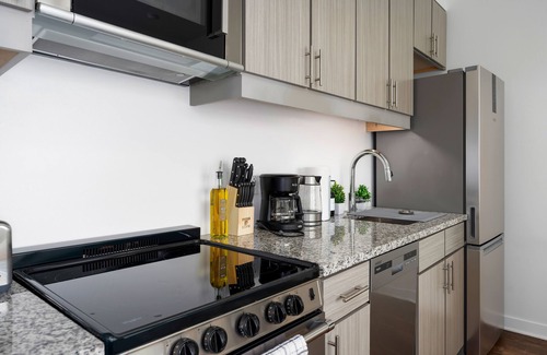Birmingham Apartment | Luxury Studio in Prime Location l Private Balcony!
