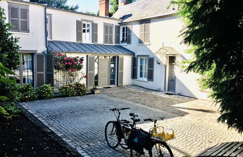 Chartres Apartment | Luxury studio in the center of Chartres with parking