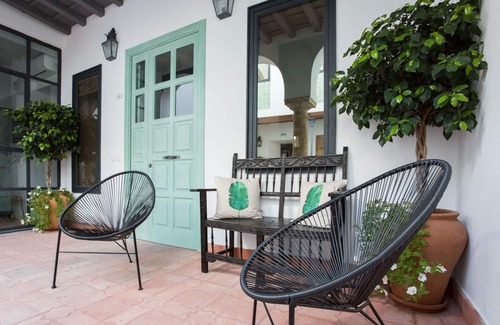 La Catedral Apartment | Luxury studio near Mosque Cathedral with wonderful courtyard in a