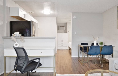 Peaceful Valley Apartment | Luxury Studio Oldtown Scottsdale Free Parking