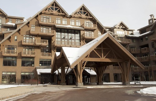 Stowe Area Apartment | Luxury Studio Ski in -ski out Mt Mansfield Views, Mountain Golf Course Access