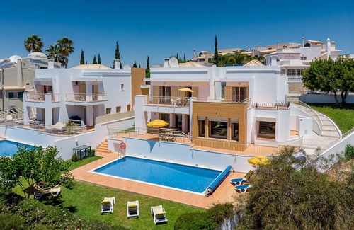 Cerro de Aguia Villa | Luxury Stunning Villa in High Class Residential Area With Easy Access to Beaches