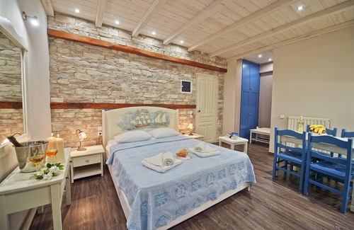 Zagora-Mouresi House | Luxury Superior Studios just 20m. from the Sea!