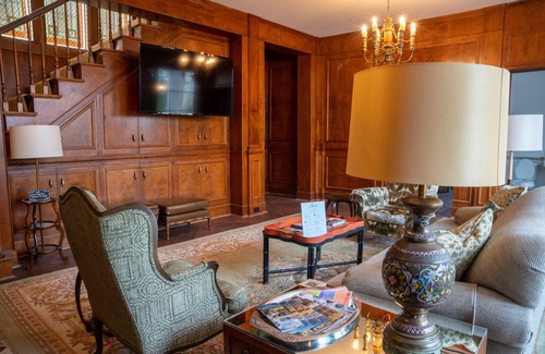 LaGrange Apartment | Luxury Suite in Historic Mansion. 5 minutes from downtown!
