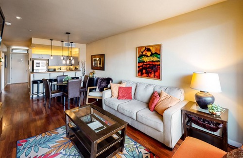 Chelan Condo | Luxury Suite w/Balcony, Mountain & Lake Views, Pool/Hot Tub, 2 Parking Spaces