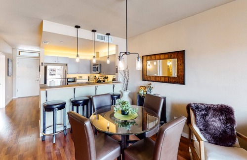 Chelan Condo | Luxury Suite w/Balcony, Mountain & Lake Views, Pool/Hot Tub, 2 Parking Spaces
