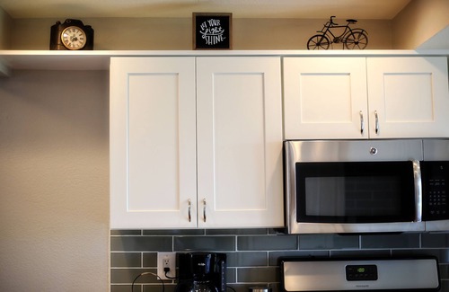 Northwest Colorado Springs Apartment | Luxury suite with kitchen, trails and lovely view