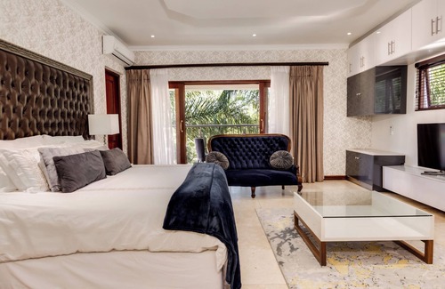 Greater Johannesburg Metropolitan Area Cabin | Luxury suite with exclusive offers and amenities in Midrand