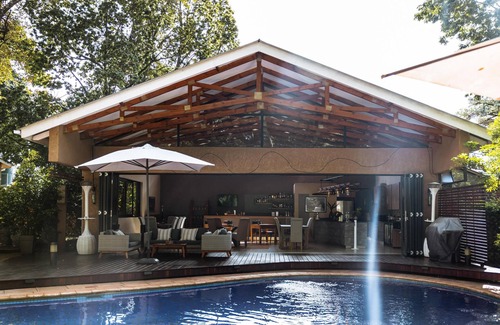 Harare Apartment | Luxury Suite with kitchenette in a 5* Lodge - 2263