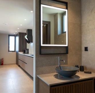 Ano Kalesia Apartment | Luxury Suites with BBQ next to Heraklion by Kalles Homes & Suites