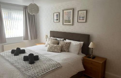 Frampton on Severn House | Luxury Super King Bed