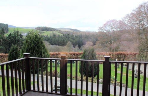 Glyn-Dyfrdwy Cottage | Luxury Swallow Cottage with a Mountain View at Dee Valley Cottages