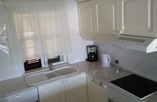 Branqueira Apartment | Luxury T2 A/C apartment, quiet location, wifi, close to Albufeira and Olhos