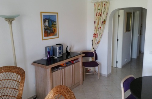 Branqueira Apartment | Luxury T2 A/C apartment, quiet location, wifi, close to Albufeira and Olhos
