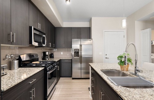 Riverside Apartment | Luxury Tempe Stay 1BR w/Patio, Gym & Business Center