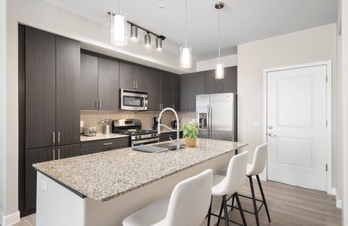 Riverside Apartment | Luxury Tempe Stay 1BR w/Patio, Gym & Business Center