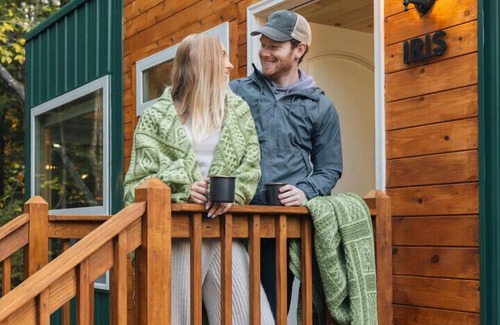 North Woodstock Cabin | Luxury Tiny Home Getaway- IRIS Home