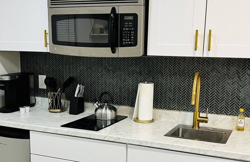 Concord House | Luxury Tiny House for 2 in Downtown Concord