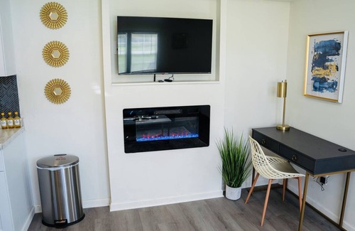 Concord House | Luxury Tiny House for 2 in Downtown Concord