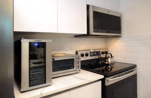 San Jose Condo | Luxury Top Floor PH w/Pool, Gym and Rooftop Patio