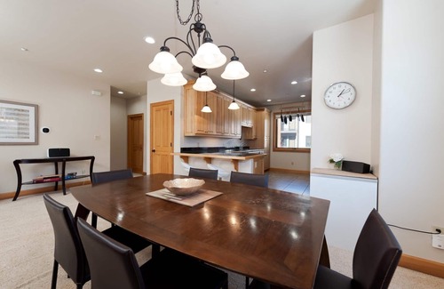 Durango House | Luxury Townhome - 4 Miles from Downtown - AC in Bedrooms