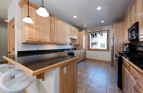 Durango House | Luxury Townhome - 4 Miles from Downtown - AC in Bedrooms
