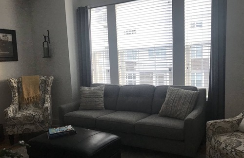 Weatogue House | Luxury Townhome, close to airport, hiking, biking, with beautiful Mountain View.