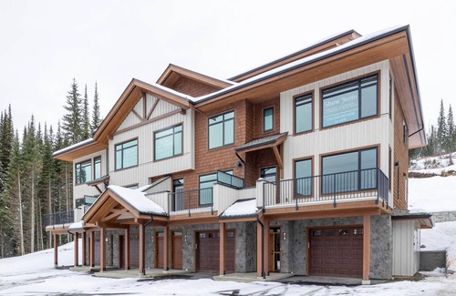 Sun Peaks House | Luxury Townhouse #3 at Switchback Creek in Sun Peaks