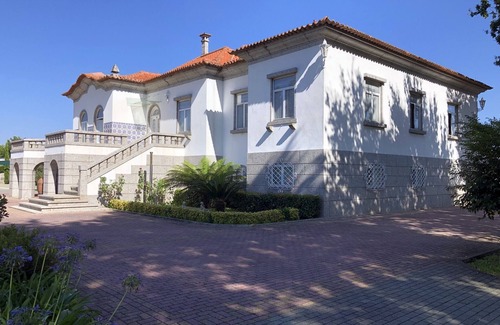 Ronfe Apartment | Luxury townhouse with jacuzzi in Guimarães!