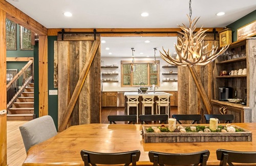 Townsend House | Luxury Townsend Lodge w/Mtn Views-Hot Tub-Fire Pit