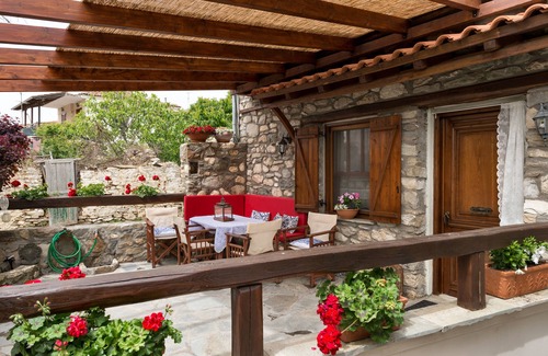 Vrasna House | Luxury Traditional Stone House in Vrasna