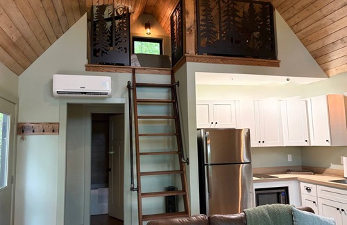 Greenwood House | Luxury Treehouse with Large Deck