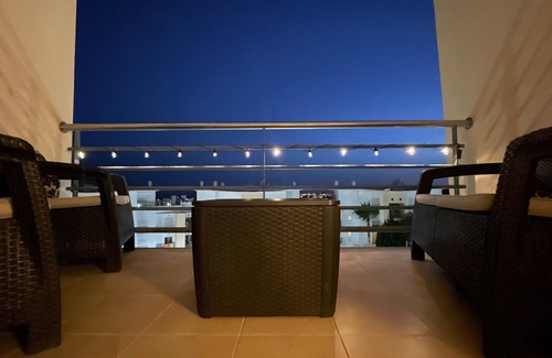 Albufeira Apartment | Luxury Two Bed Apt, WiFi, Air Con, Sea Views, Old Town, Beach 900m