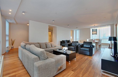 Downtown Apartment | Luxury two bedroom apartment with an ocean view