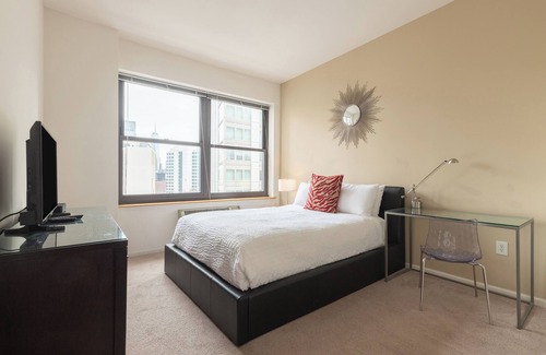 Downtown Jersey City Apartment | Luxury Two-Bedroom Apartment Near PATH Train in Je