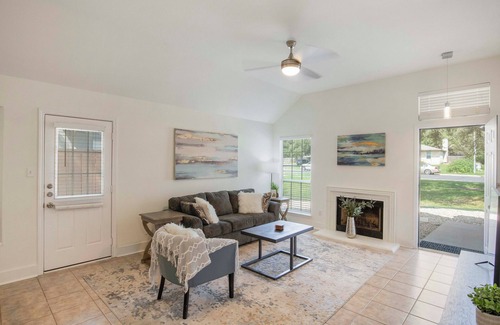 Tanglewood Estates House | Luxury upgraded, high ceiling home near Domain, high tech corrida, businesses.