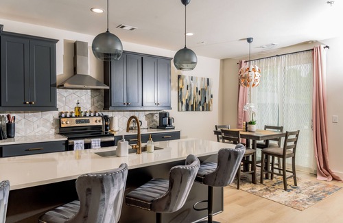 Castleberry Hill House | Luxury Urban Escape with Rooftop in downtown Atlanta
