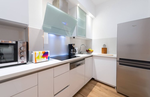 Gornji Kono Apartment | Luxury Vacation Spot with Large Terrace And Garden