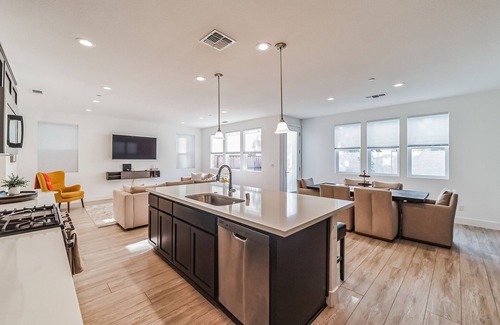 Fairfield House | Luxury valley Getaway, Napa, wine country, pvt backyard, fire pit and more.