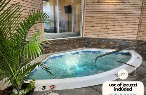 Norwich Villa | Luxury Villa- 3 mins to Mohegan- Fully Stocked with Fireplace- Jacuzzi, Saltwater Pools, Sauna