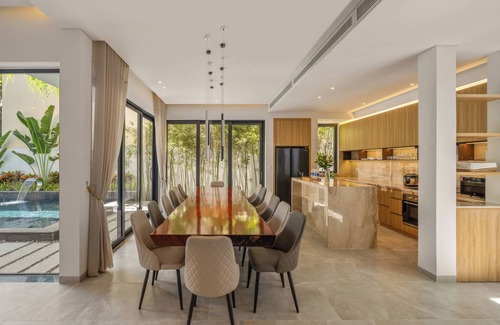 Ngu Hanh Son Villa | Luxury Villa 5BR Private Pool 5 minute walk to My Khe Beach
