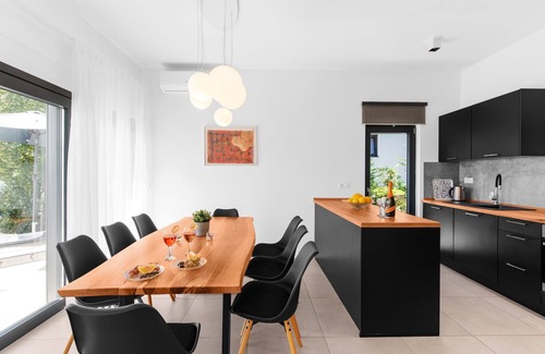 Vabriga Villa | Luxury Villa Abstracta with Pool