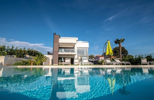 Vintijan Villa | Luxury Villa Artemis with Heated Pool