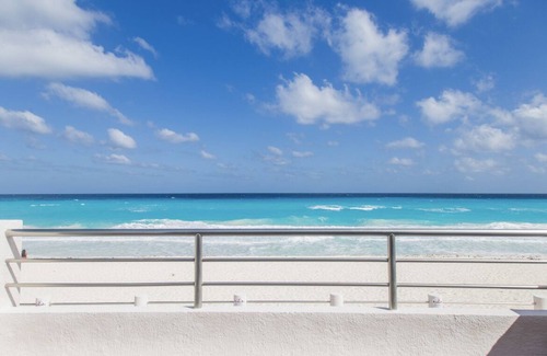 Zona Hotelera Apartment | Luxury Villa at the feet of the sea In Cancun